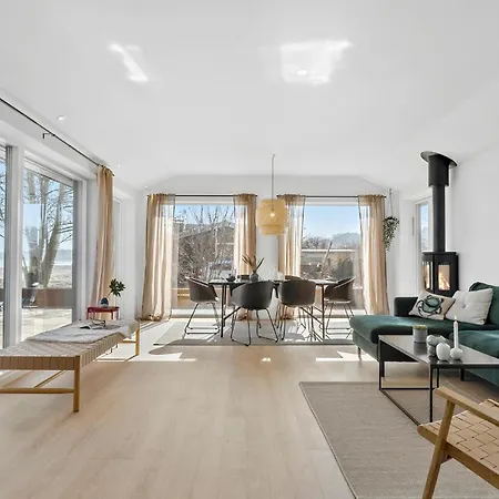 Casa de Férias Gorgeous In With Kitchen Sjolund