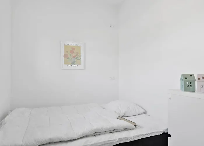 Gorgeous In With Kitchen Holiday home *